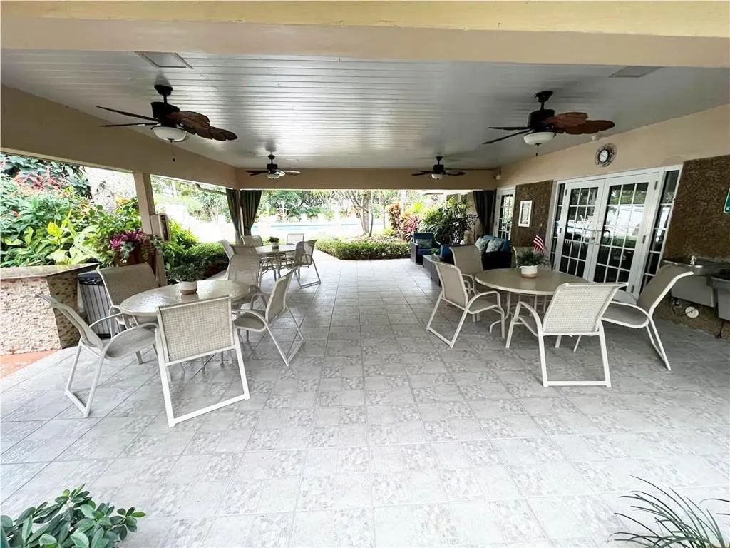625 Oaks Drive Pompano Beach FL 33069