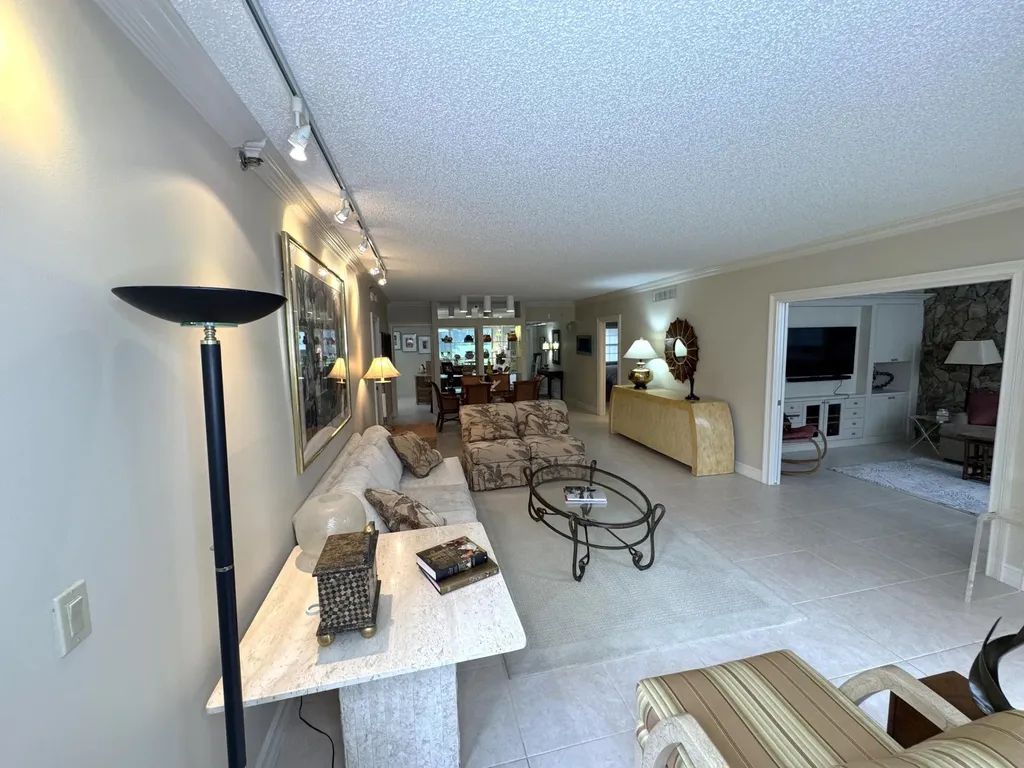 625 Oaks Drive Pompano Beach FL 33069