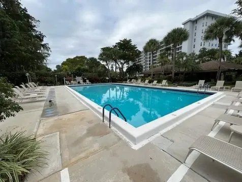 625 Oaks Drive Pompano Beach FL 33069