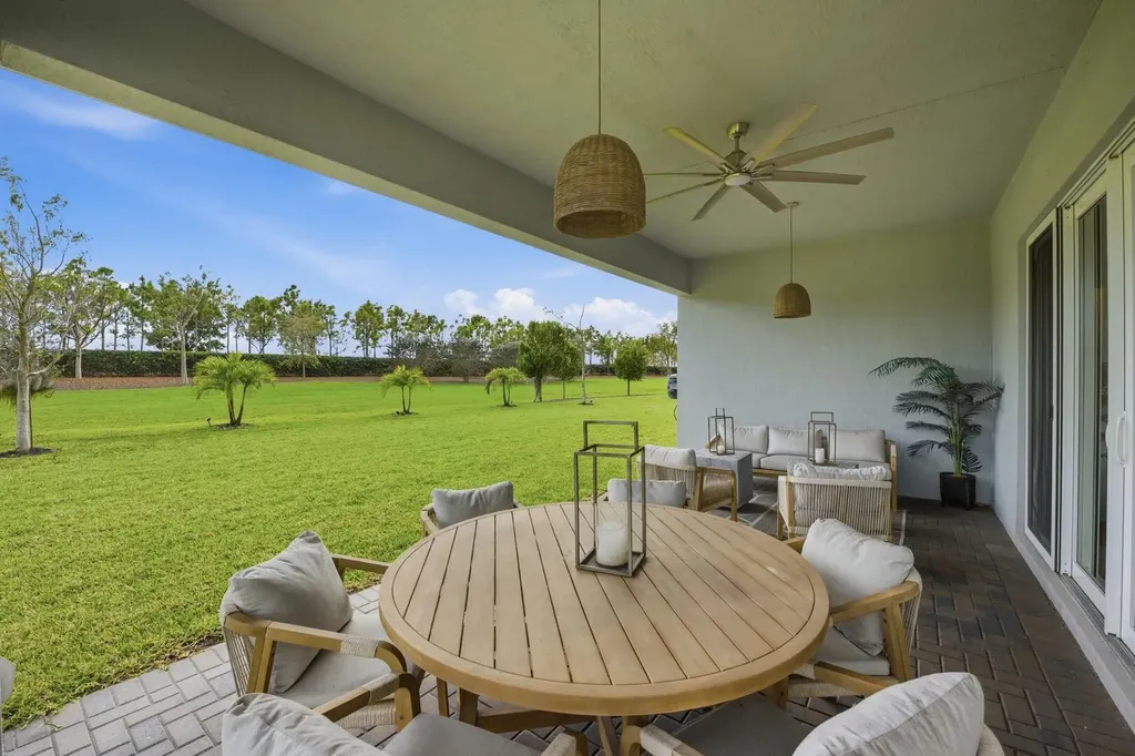 732 Hookline Circle Loxahatchee FL 33470