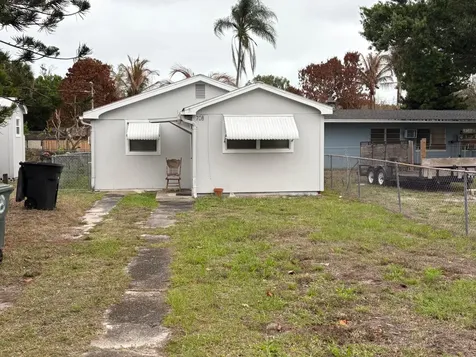 706 S 17th Street Fort Pierce FL 34950