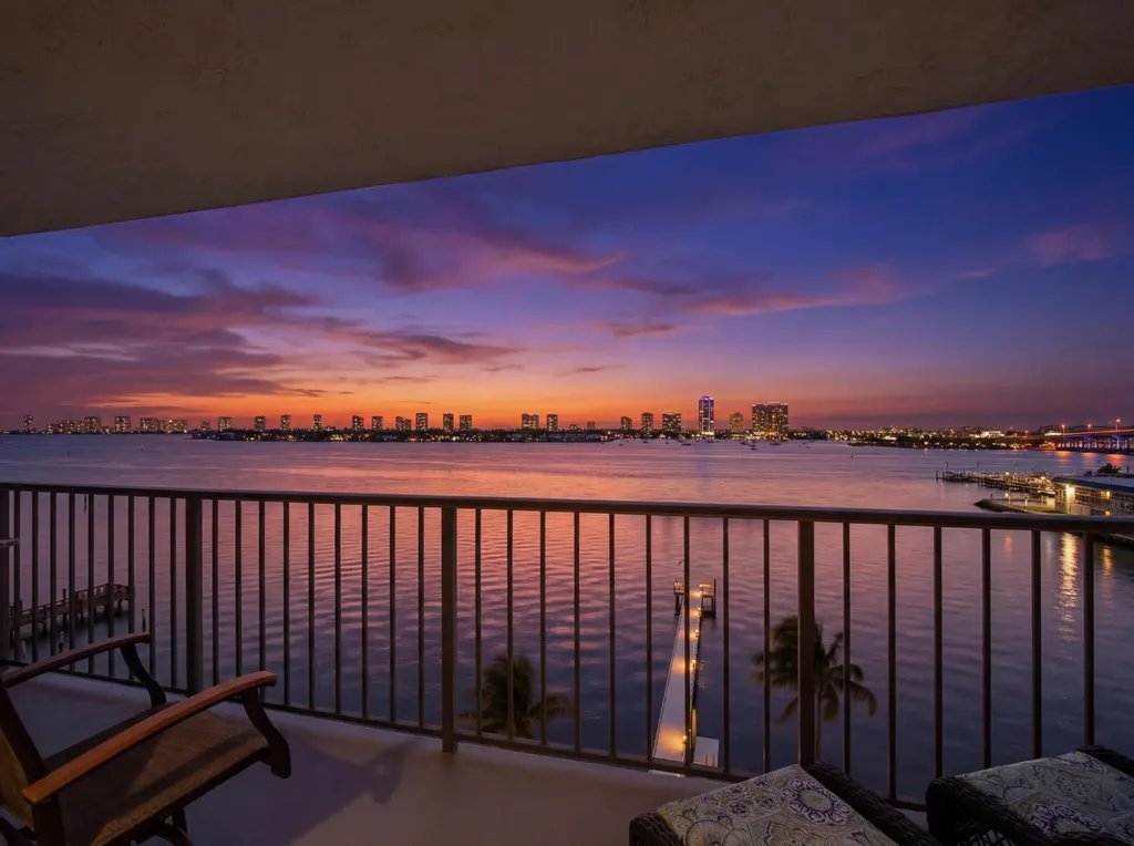 3040 Lake Shore Drive Riviera Beach FL 33404