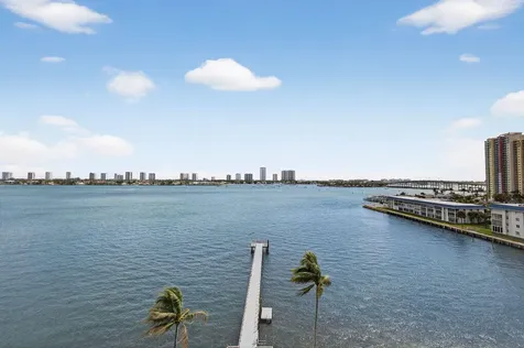 3040 Lake Shore Drive Riviera Beach FL 33404