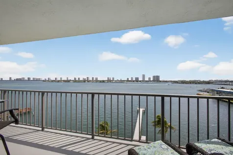 3040 Lake Shore Drive Riviera Beach FL 33404