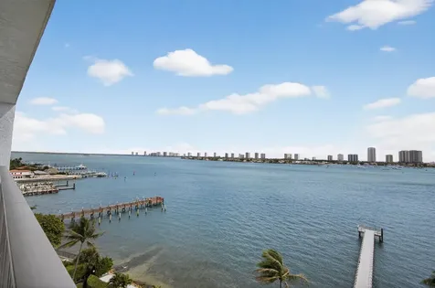 3040 Lake Shore Drive Riviera Beach FL 33404