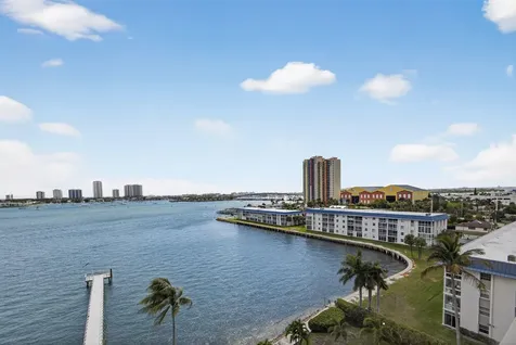3040 Lake Shore Drive Riviera Beach FL 33404