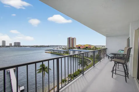 3040 Lake Shore Drive Riviera Beach FL 33404