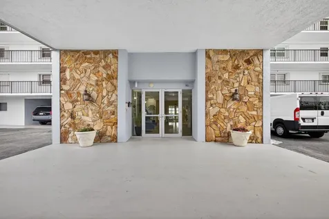 3040 Lake Shore Drive Riviera Beach FL 33404