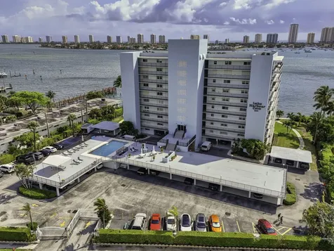3040 Lake Shore Drive Riviera Beach FL 33404