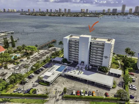 3040 Lake Shore Drive Riviera Beach FL 33404