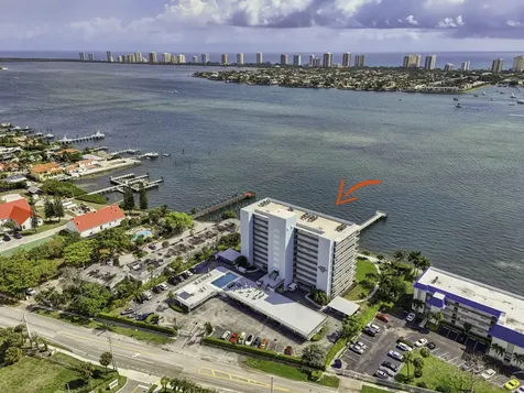 3040 Lake Shore Drive Riviera Beach FL 33404