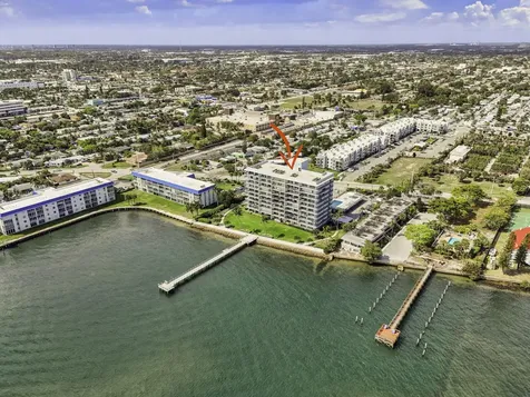 3040 Lake Shore Drive Riviera Beach FL 33404