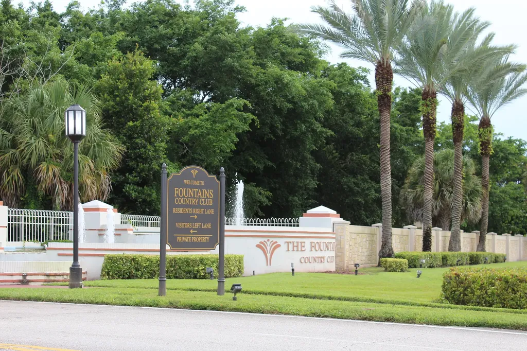 4657 S Fountains Drive Drive S Lake Worth FL 33467