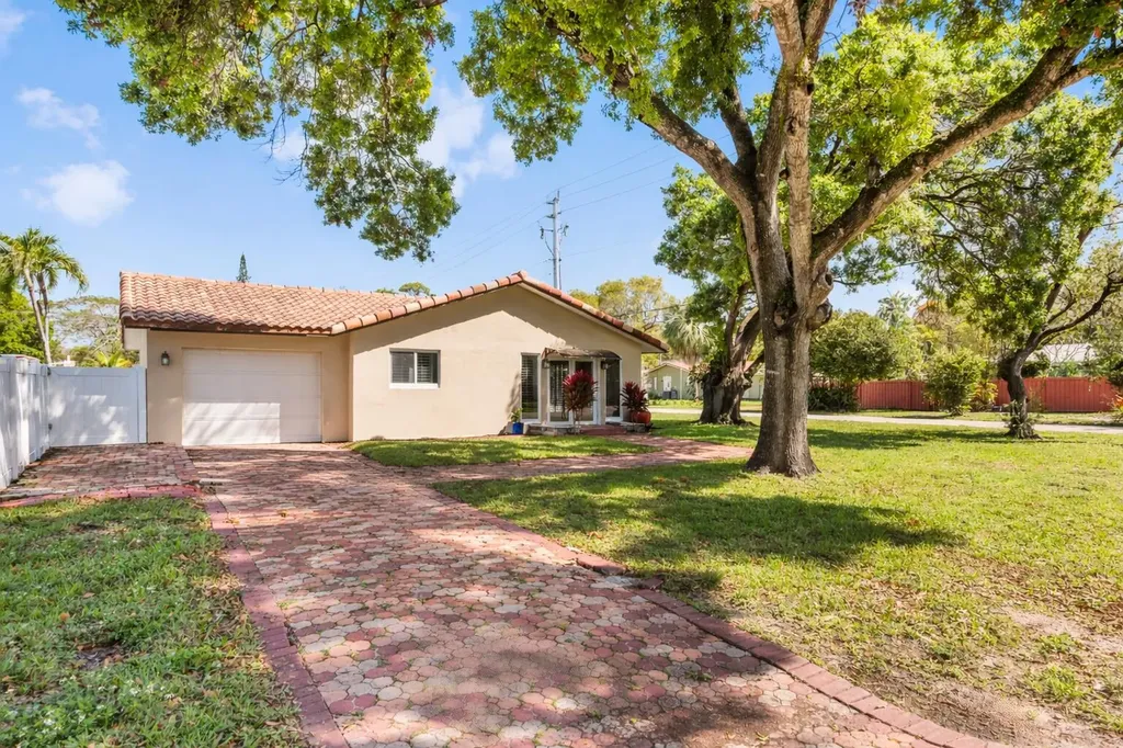 1255 SW 15th Avenue Fort Lauderdale FL 33312