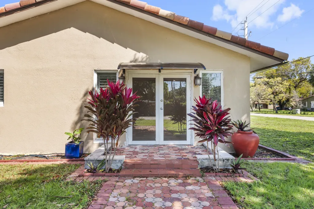 1255 SW 15th Avenue Fort Lauderdale FL 33312