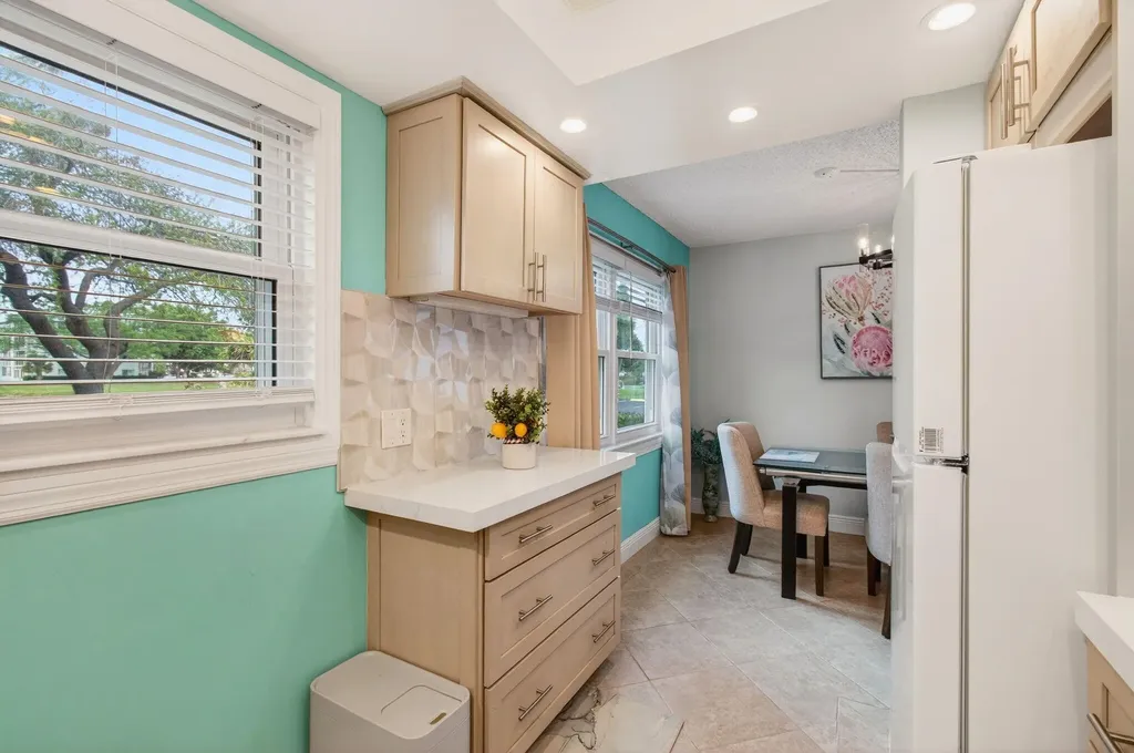 1121 Cambridge F Deerfield Beach FL 33442