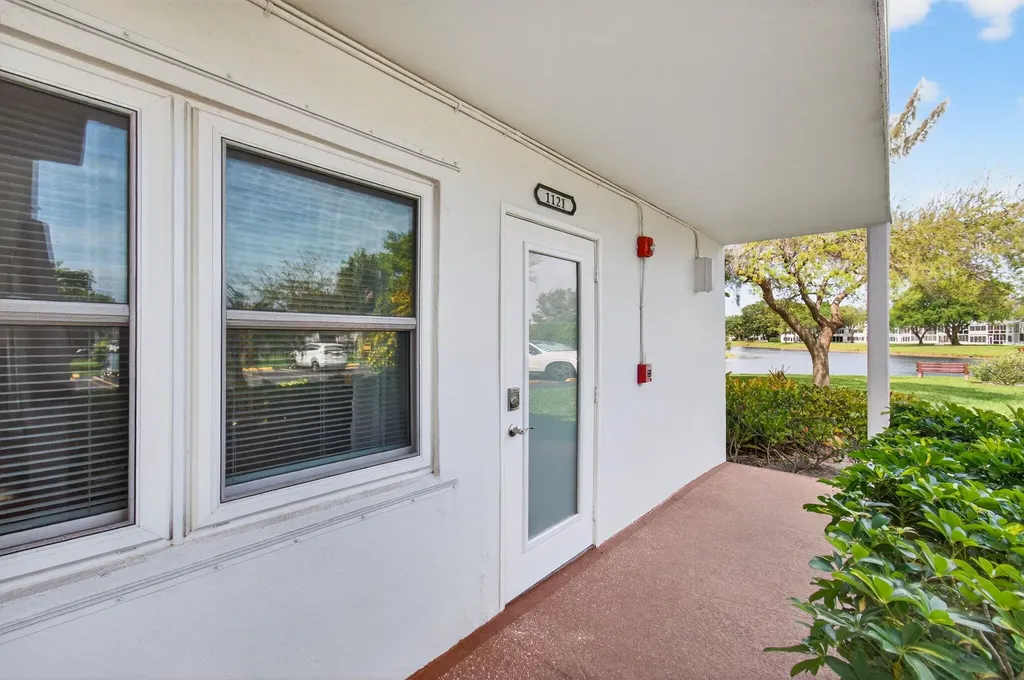 1121 Cambridge F Deerfield Beach FL 33442
