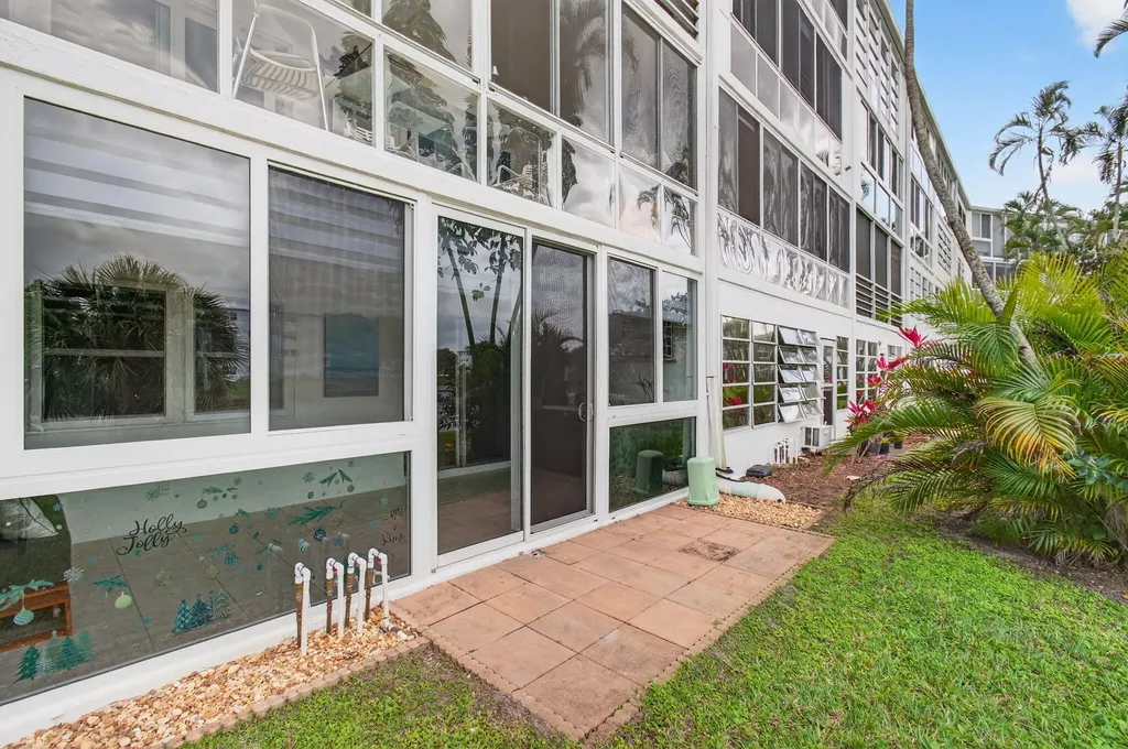 1121 Cambridge F Deerfield Beach FL 33442