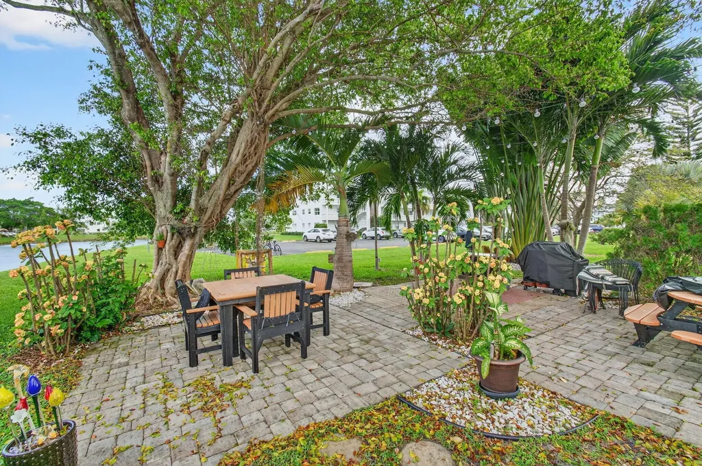1121 Cambridge F Deerfield Beach FL 33442