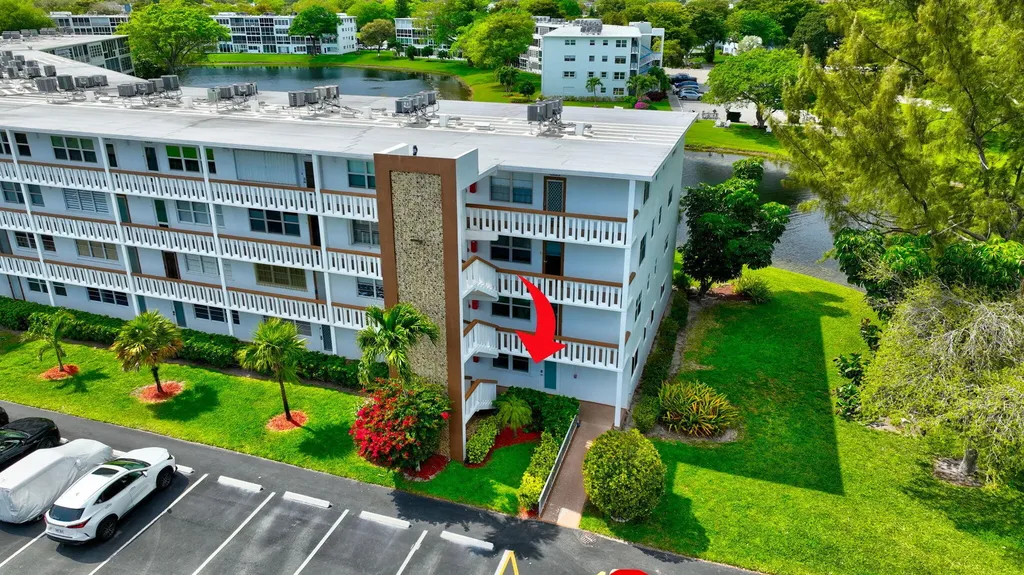 1121 Cambridge F Deerfield Beach FL 33442