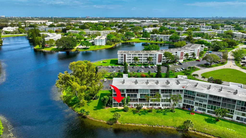 1121 Cambridge F Deerfield Beach FL 33442