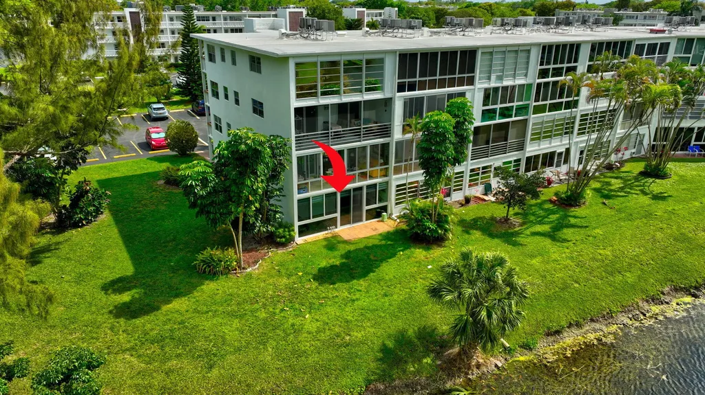 1121 Cambridge F Deerfield Beach FL 33442