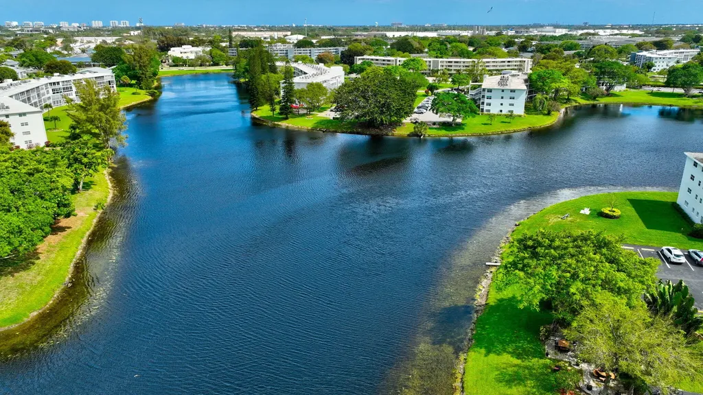 1121 Cambridge F Deerfield Beach FL 33442