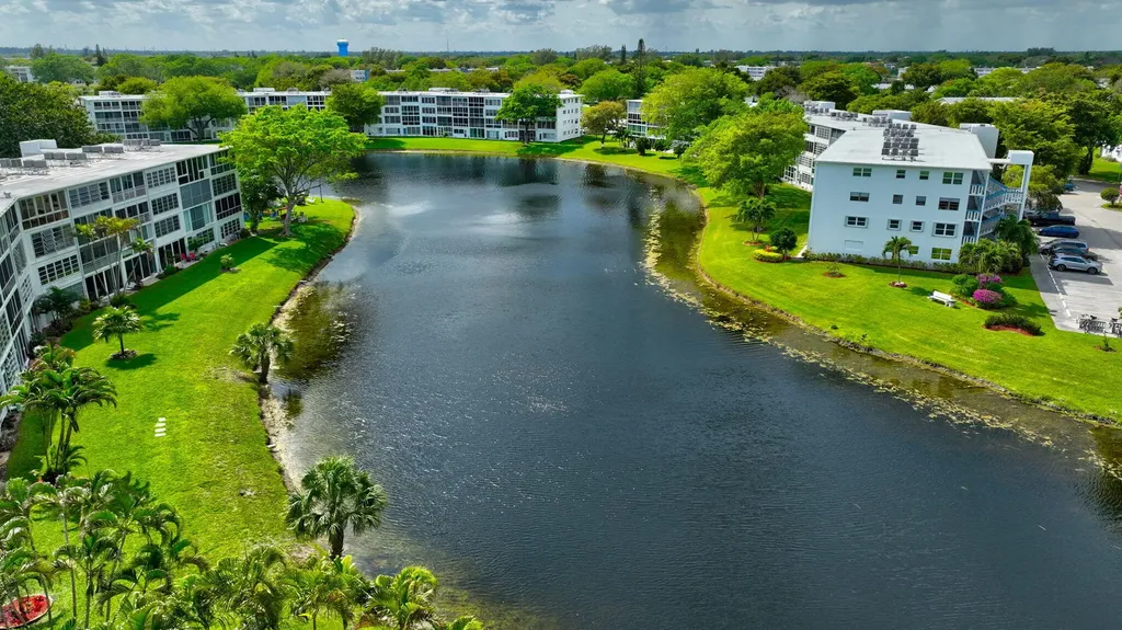 1121 Cambridge F Deerfield Beach FL 33442