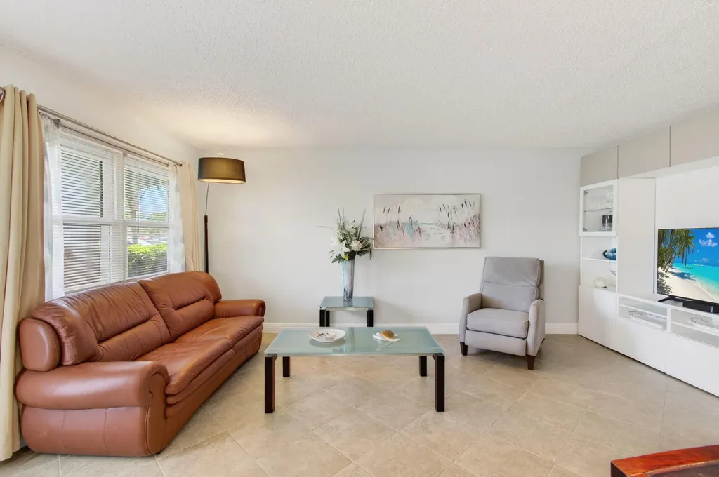 1121 Cambridge F Deerfield Beach FL 33442