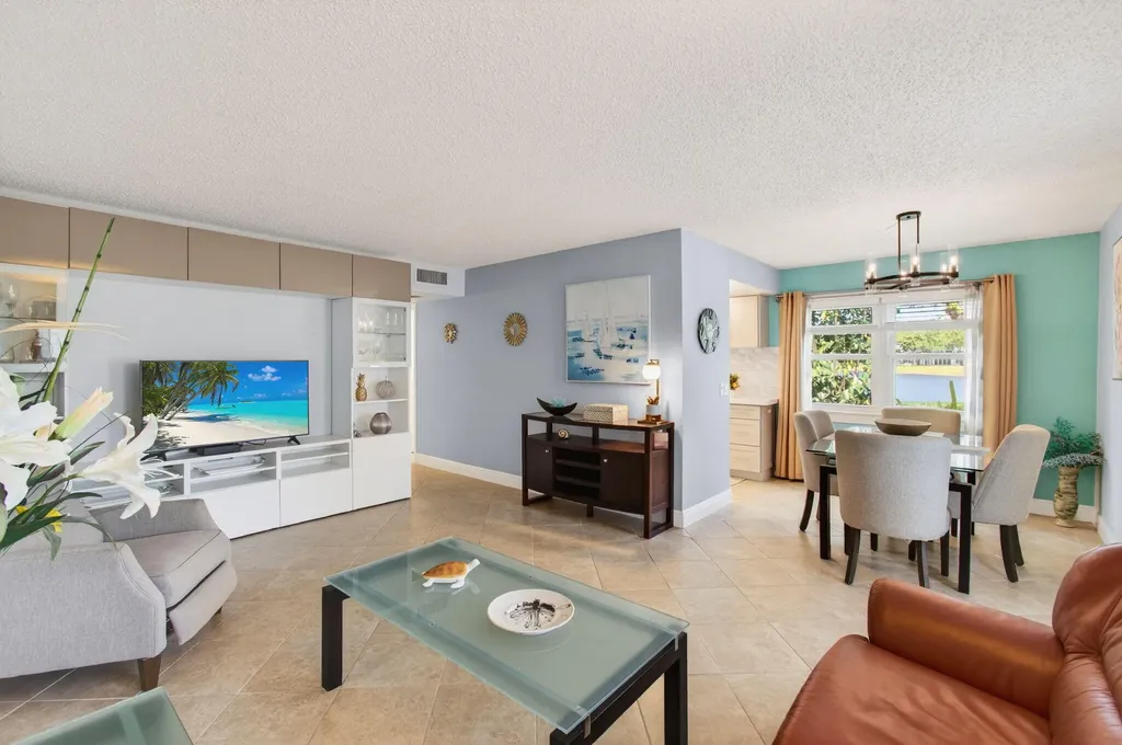 1121 Cambridge F Deerfield Beach FL 33442