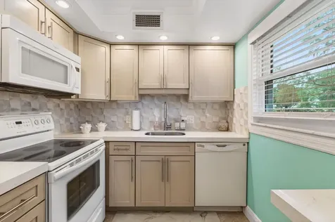 1121 Cambridge F Deerfield Beach FL 33442