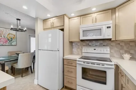 1121 Cambridge F Deerfield Beach FL 33442