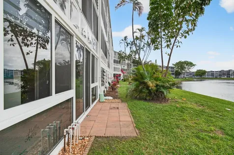 1121 Cambridge F Deerfield Beach FL 33442