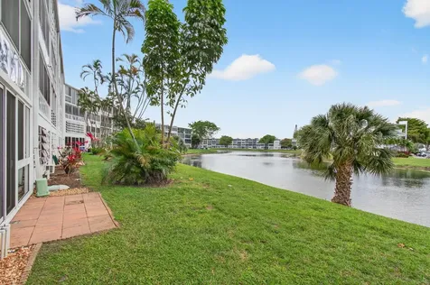 1121 Cambridge F Deerfield Beach FL 33442
