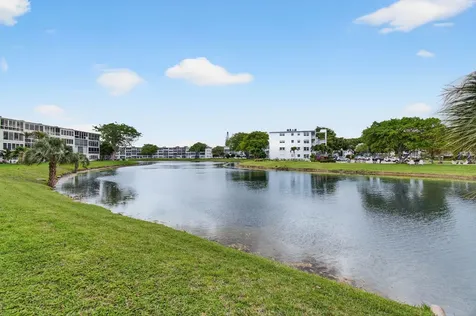 1121 Cambridge F Deerfield Beach FL 33442