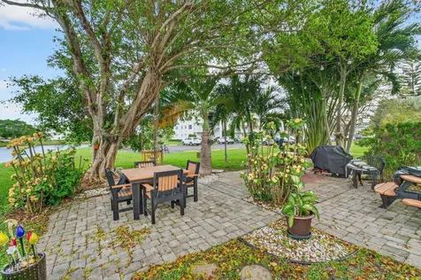 1121 Cambridge F Deerfield Beach FL 33442