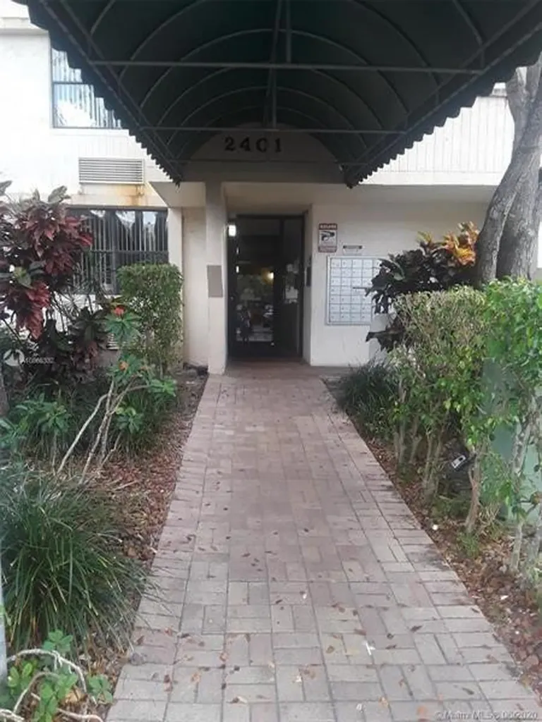 2771 Riverside Drive Coral Springs FL 33065