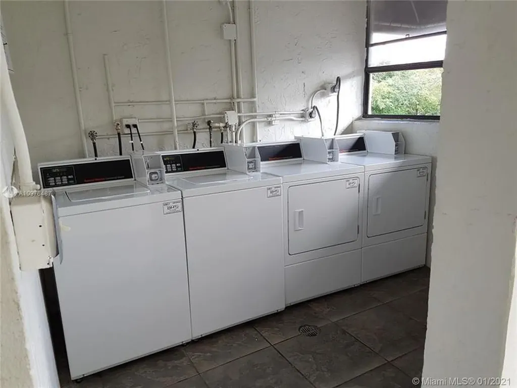 2771 Riverside Drive Coral Springs FL 33065