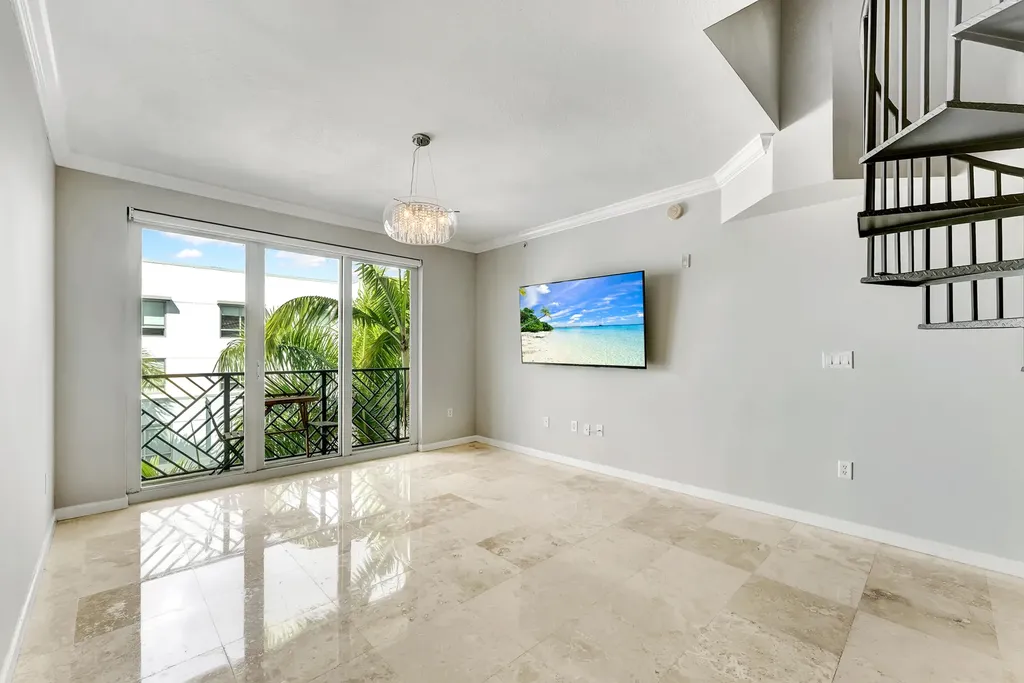 225 NE 1st Street Delray Beach FL 33483