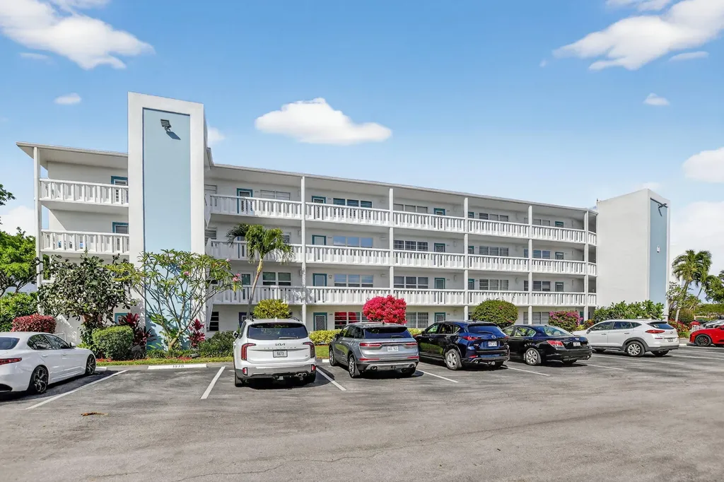 2074 Cambridge D Deerfield Beach FL 33442