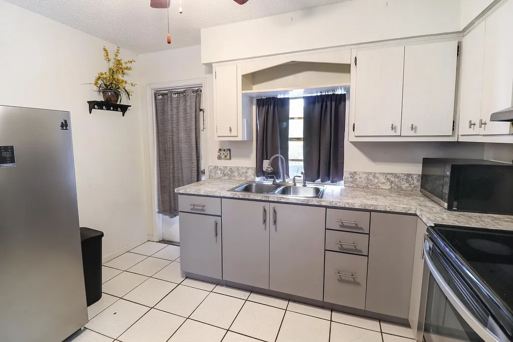 832-834 NE 22nd Drive Wilton Manors FL 33305