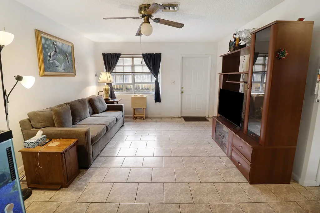 832-834 NE 22nd Drive Wilton Manors FL 33305