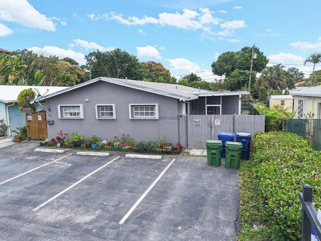 832-834 NE 22nd Drive Wilton Manors FL 33305