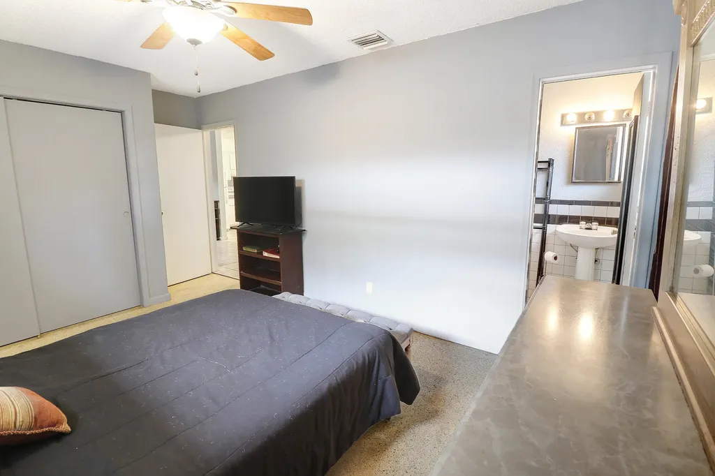 832-834 NE 22nd Drive Wilton Manors FL 33305