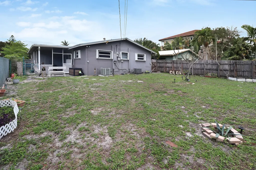 832-834 NE 22nd Drive Wilton Manors FL 33305