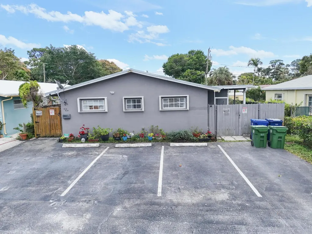 832-834 NE 22nd Drive Wilton Manors FL 33305
