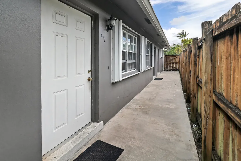 832-834 NE 22nd Drive Wilton Manors FL 33305