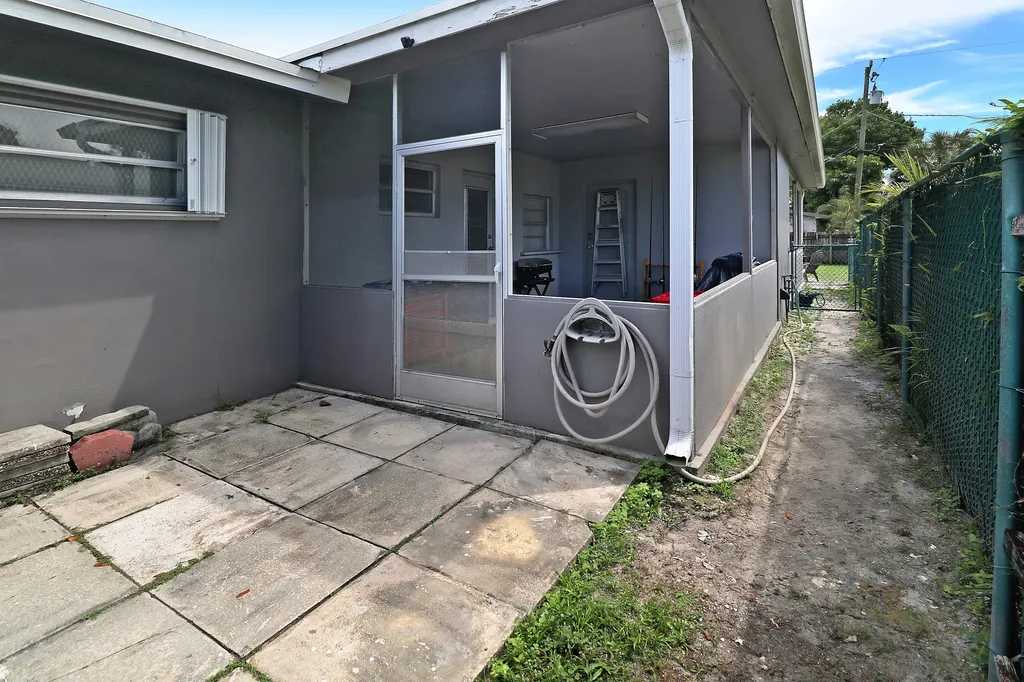 832-834 NE 22nd Drive Wilton Manors FL 33305