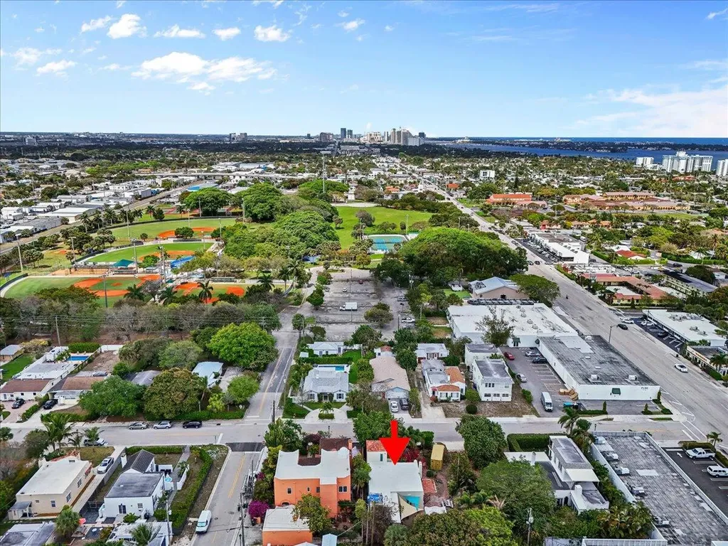 418 E Lakewood Road West Palm Beach FL 33405