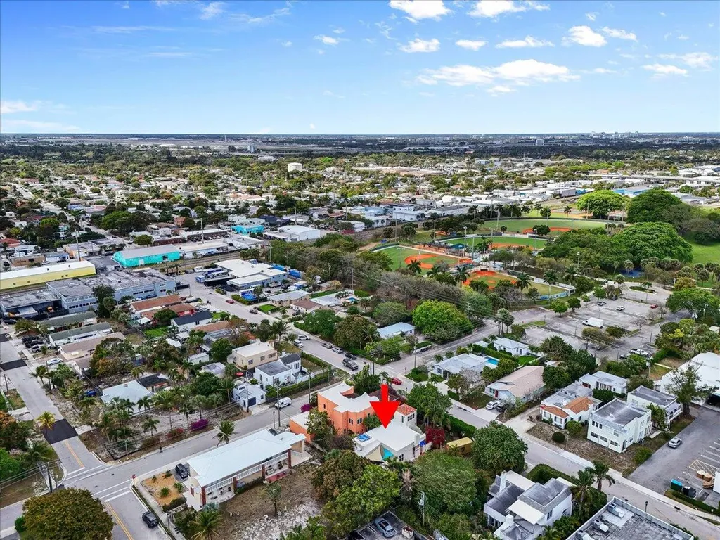 418 E Lakewood Road West Palm Beach FL 33405